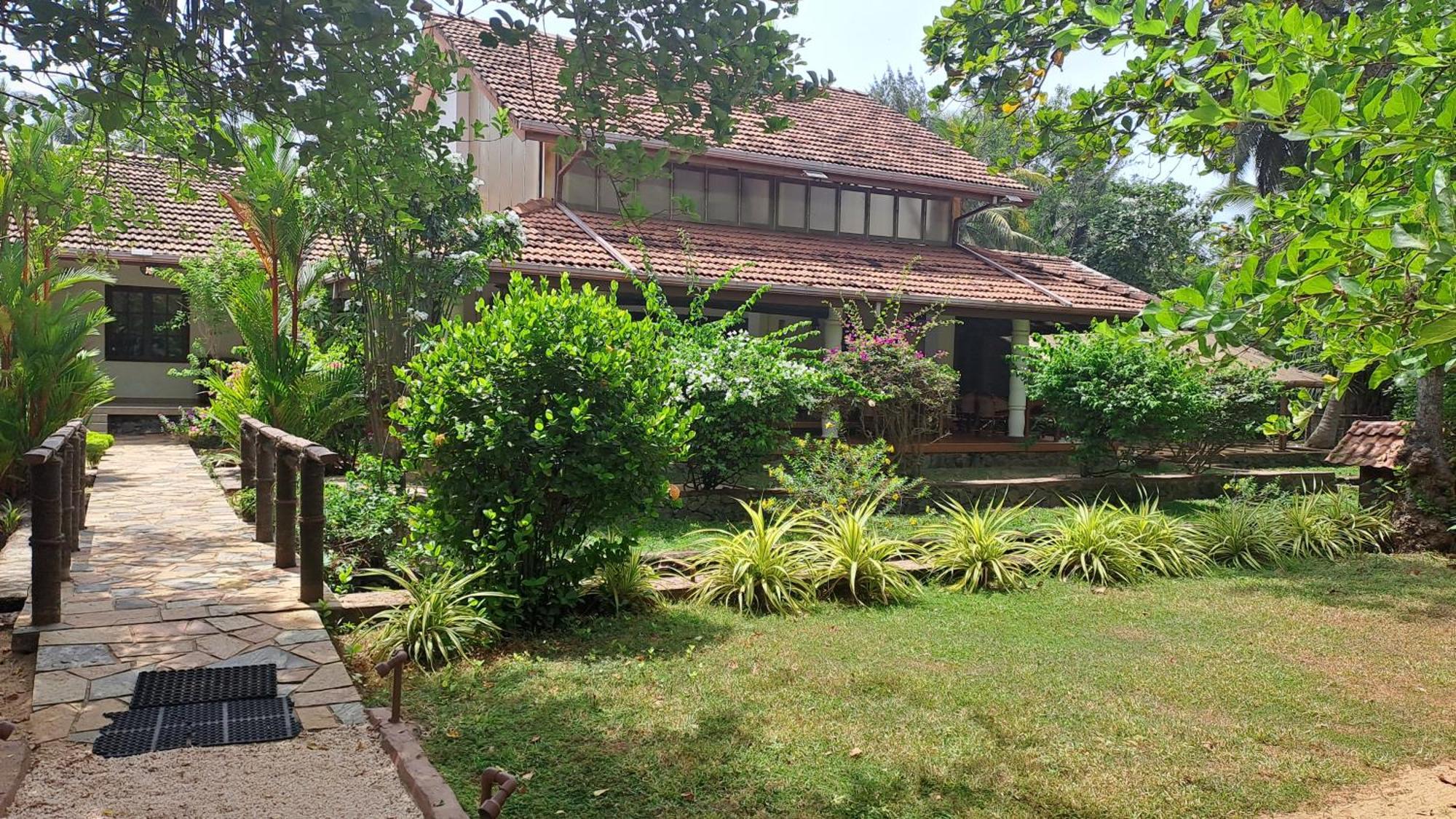 Puetz Travels Beach Resort Wayikkal Exterior photo